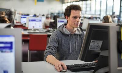 Tom Seurs op TVL: "we bekijken hoe het ingangsexamen geneeskunde veiliger kan."